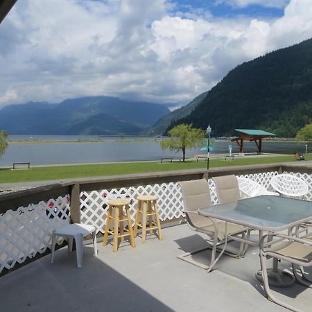 Harrison Village Motel Harrison Hot Springs Exterior photo