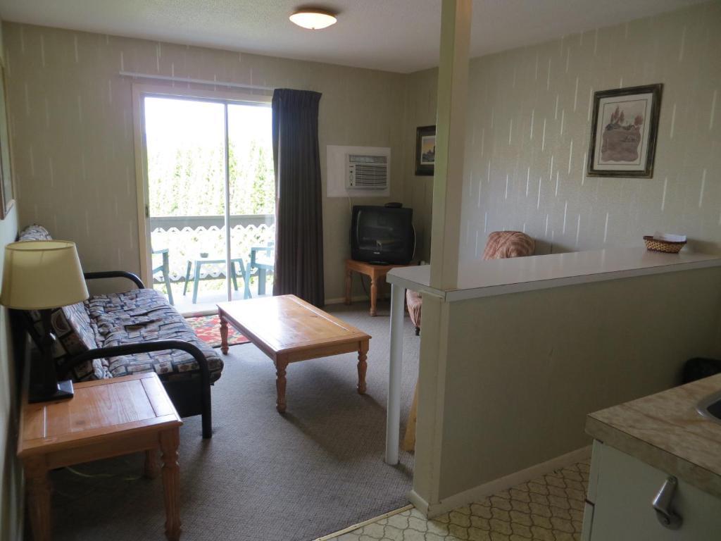 Harrison Village Motel Harrison Hot Springs Room photo