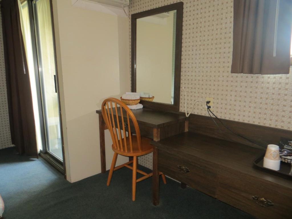 Harrison Village Motel Harrison Hot Springs Room photo